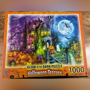 Glow in the Dark Halloween Terrors Puzzle 1000 pieces